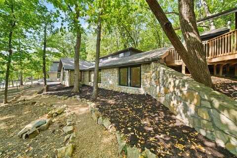 7601 E Forest Lakes Drive NW, Parkville, MO 64152