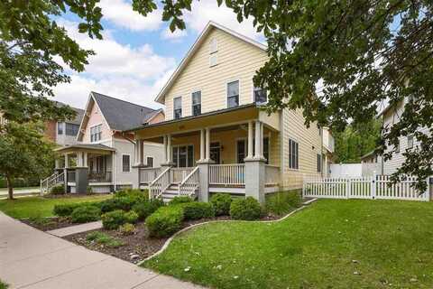 1072 Foster Rd, Iowa City, IA 52245
