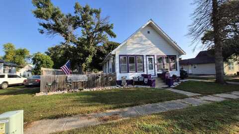 215 2nd Avenue S, Estherville, IA 51334