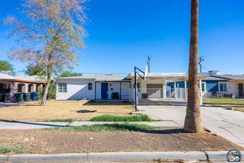 552 Yucca Dr, El Centro, CA 92243