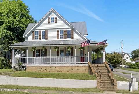 402 Byrd Ave, Harriman, TN 37748