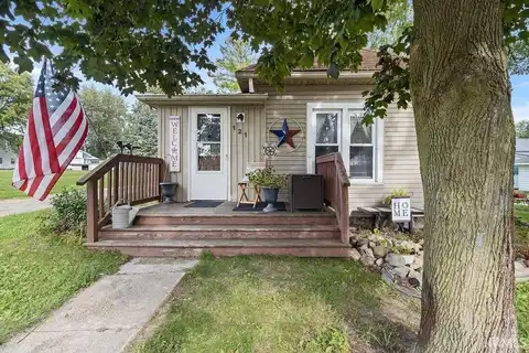 121 S Pearl Street, Etna Green, IN 46524
