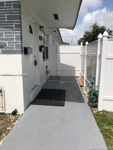904 SW 7th Ter, Hallandale Beach, FL 33009