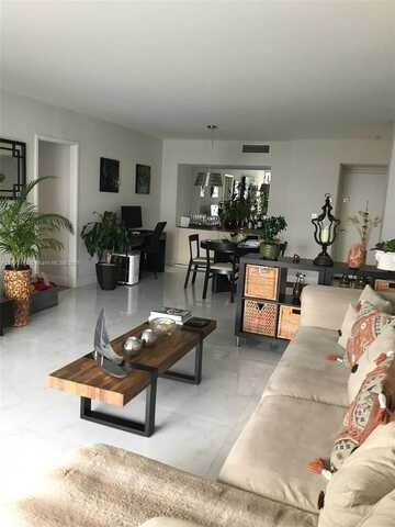 3731 N Country Club Dr, Aventura, FL 33180