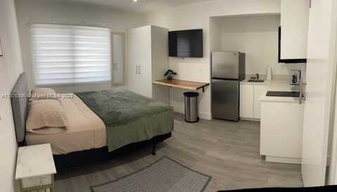 910 SW 8th Ave, Miami, FL 33130