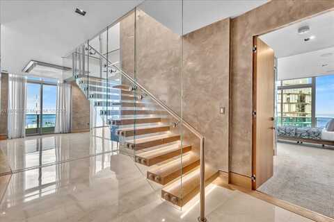 200 Biscayne Boulevard Way, Miami, FL 33131