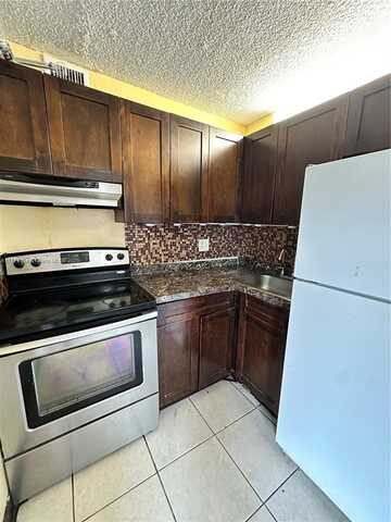 95 NE 41st St, Oakland Park, FL 33334