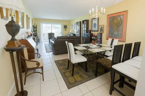 671 S Hollybrook Dr, Pembroke Pines, FL 33025