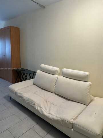 6494 Collins Ave, Miami Beach, FL 33141