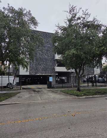 1035 W 77th St, Hialeah, FL 33014