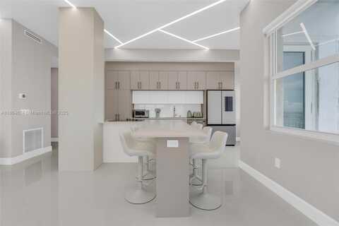 18011 Biscayne Blvd, Aventura, FL 33160