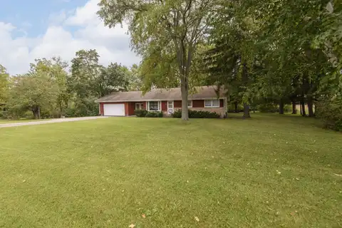 10905 W Oakwood Rd, Franklin, WI 53132