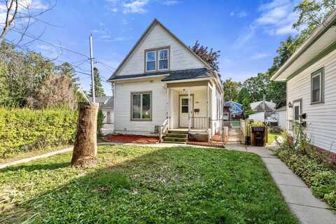 1009 Elm Ave, South Milwaukee, WI 53172