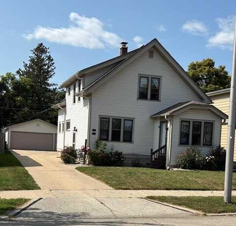2449 S 68th St, West Allis, WI 53219