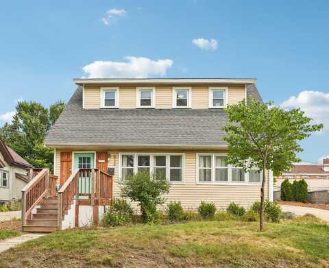 528 N 62nd St, Wauwatosa, WI 53213