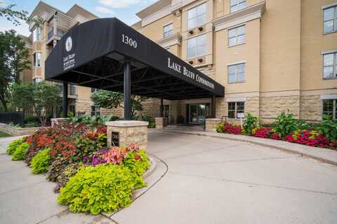 1300 N Prospect Ave, Milwaukee, WI 53202