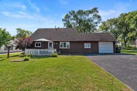 6927 W Bottsford Ave, Greenfield, WI 53220