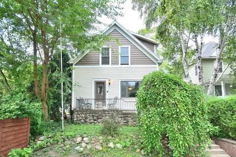 2823 S Delaware Ave, Milwaukee, WI 53207