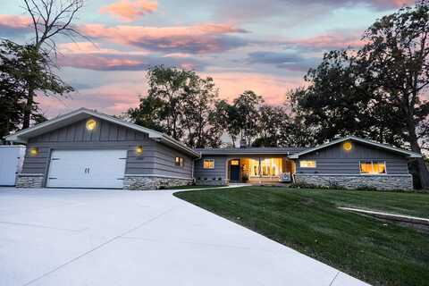 11920 Indian Trl, Hales Corners, WI 53130