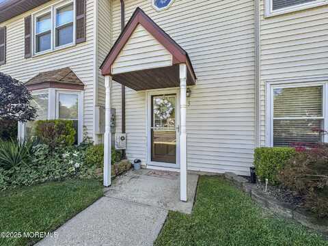 5 Forge Court, Jackson, NJ 08527