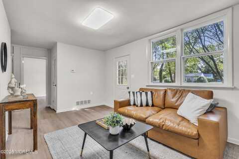 31 Cedar Street, New Egypt, NJ 08533