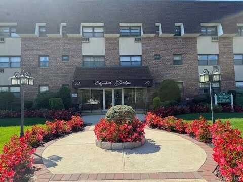 25 Elizabeth Street, Farmingdale, NY 11735