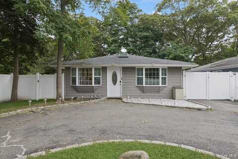 7 Pine Tree Drive, Shirley, NY 11967