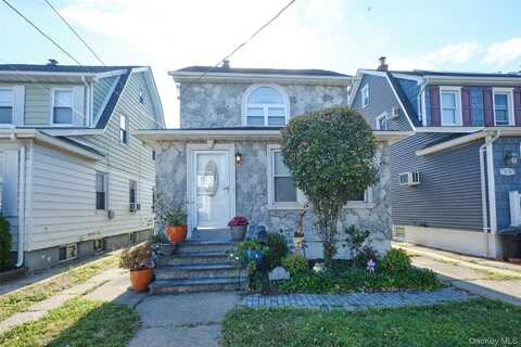 92-40 245th Street, Floral Park, NY 11001
