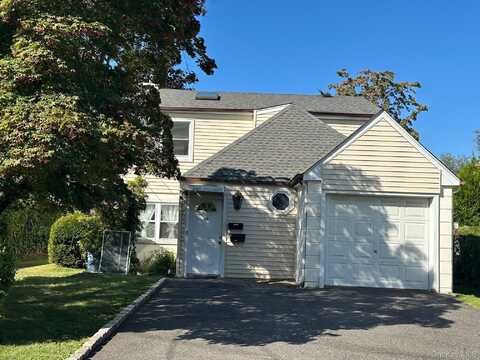 15 Manhasset Avenue, Port Washington, NY 11050