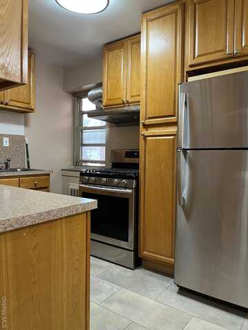 66-10 149 St, Flushing, NY 11367