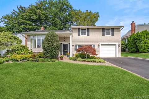 17 Jody Lane, Plainview, NY 11803