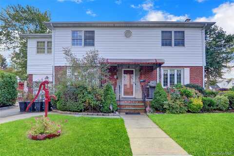 54 Nugent Street, New Hyde Park, NY 11040