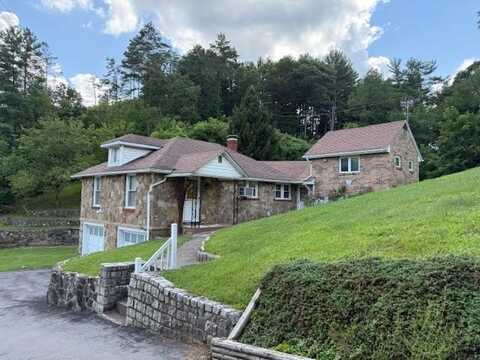 3222 Maple Acres Rd, BLUEFIELD, WV 24701