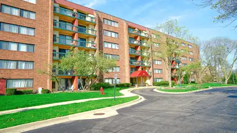 1840 Huntington Boulevard, Hoffman Estates, IL 60169