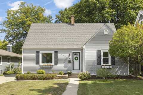 308 S 12th Avenue, Saint Charles, IL 60174