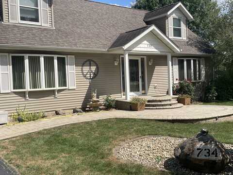 734 Forest Park Drive, Dixon, IL 61021