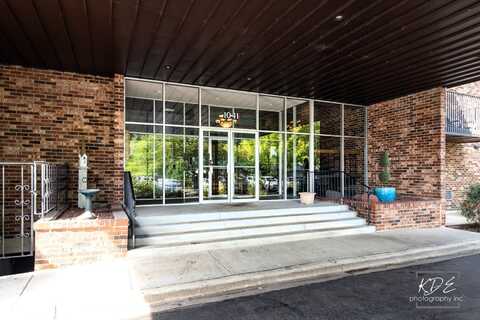 1041 W Ogden Avenue, Naperville, IL 60563