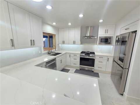 2524 Elden Avenue, Costa Mesa, CA 92627