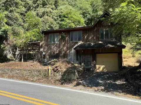318 Harpertown Road, Elkins, WV 26241