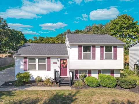 1056 Sunnywood Lane, Ravenna, OH 44266