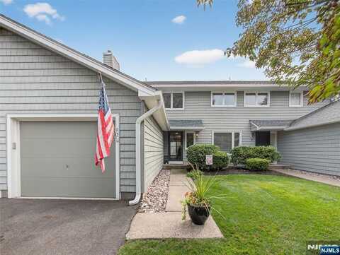 92 Hopkins Court, Mahwah, NJ 07430
