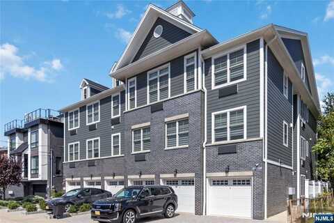 17 Cumbermeade Road 102, Fort Lee, NJ 07024