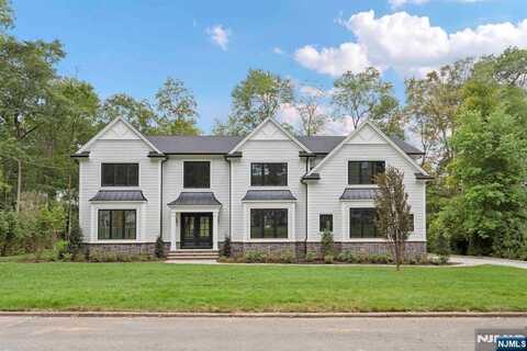 559 Stellman Drive, River Vale, NJ 07675