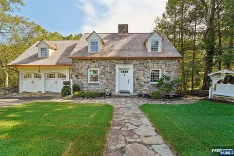 755 W Saddle River Road, Ho Ho Kus, NJ 07423