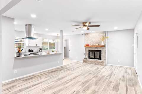 1413 Park East Drive, Garland, TX 75043