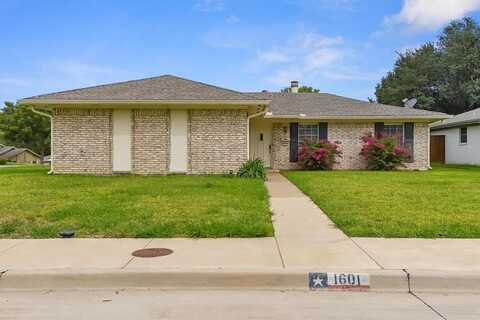 1601 Cecil Drive, Carrollton, TX 75006