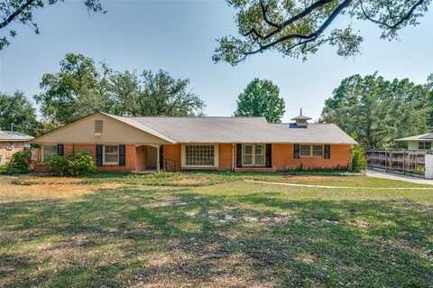 3936 Floyd Drive, Fort Worth, TX 76116