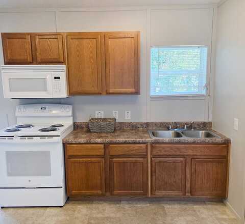 115 SE Willow Way, Topeka, KS 66609
