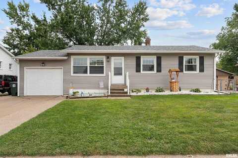 1821 W 69TH Street, Davenport, IA 52806