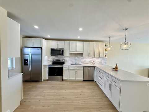 7887 Golf Circle Dr, Margate, FL 33063